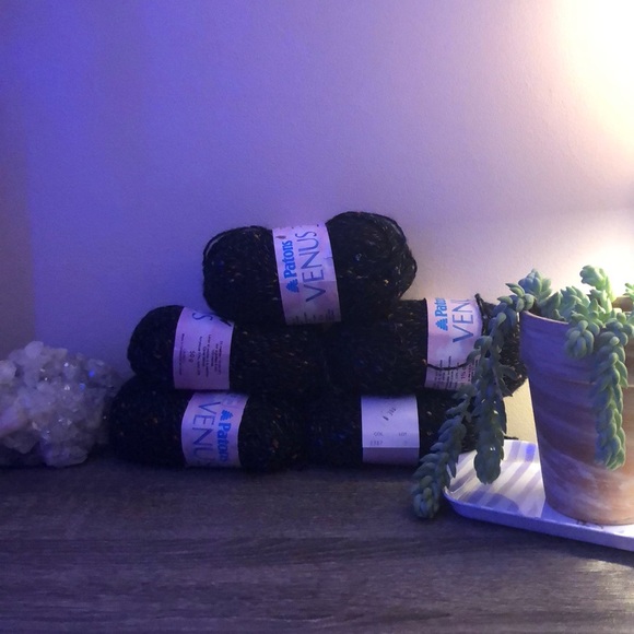 14$ for 5 bundles of yarn ❤️🧶 - Picture 2 of 6